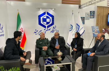 سردار محمدرضا مهدوی، فرمانده سپاه انصارالرضا(ع) خراسان جنوبی، در جریان بازدید از نمایشگاه دستاوردهای پژوهشی استان، از غرفه دانشگاه صنعتی بیرجند دیدن کرد و در جریان فعالیت‌ها و دستاوردهای فناورانه دانشگاه و پژوهشکده زنجیره‌های ارزش قرار گرفت.